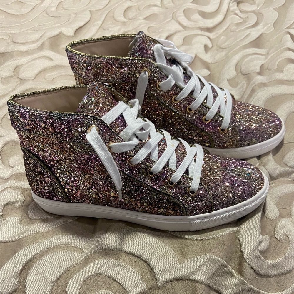 Glitter sneaker by Steve Madden only worn three-time. Box included.